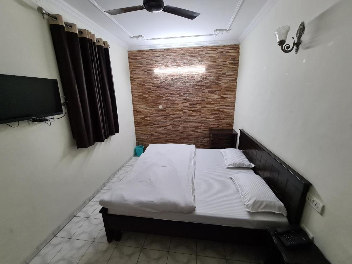 Hotel Victoria Chandīgarh Екстериор снимка