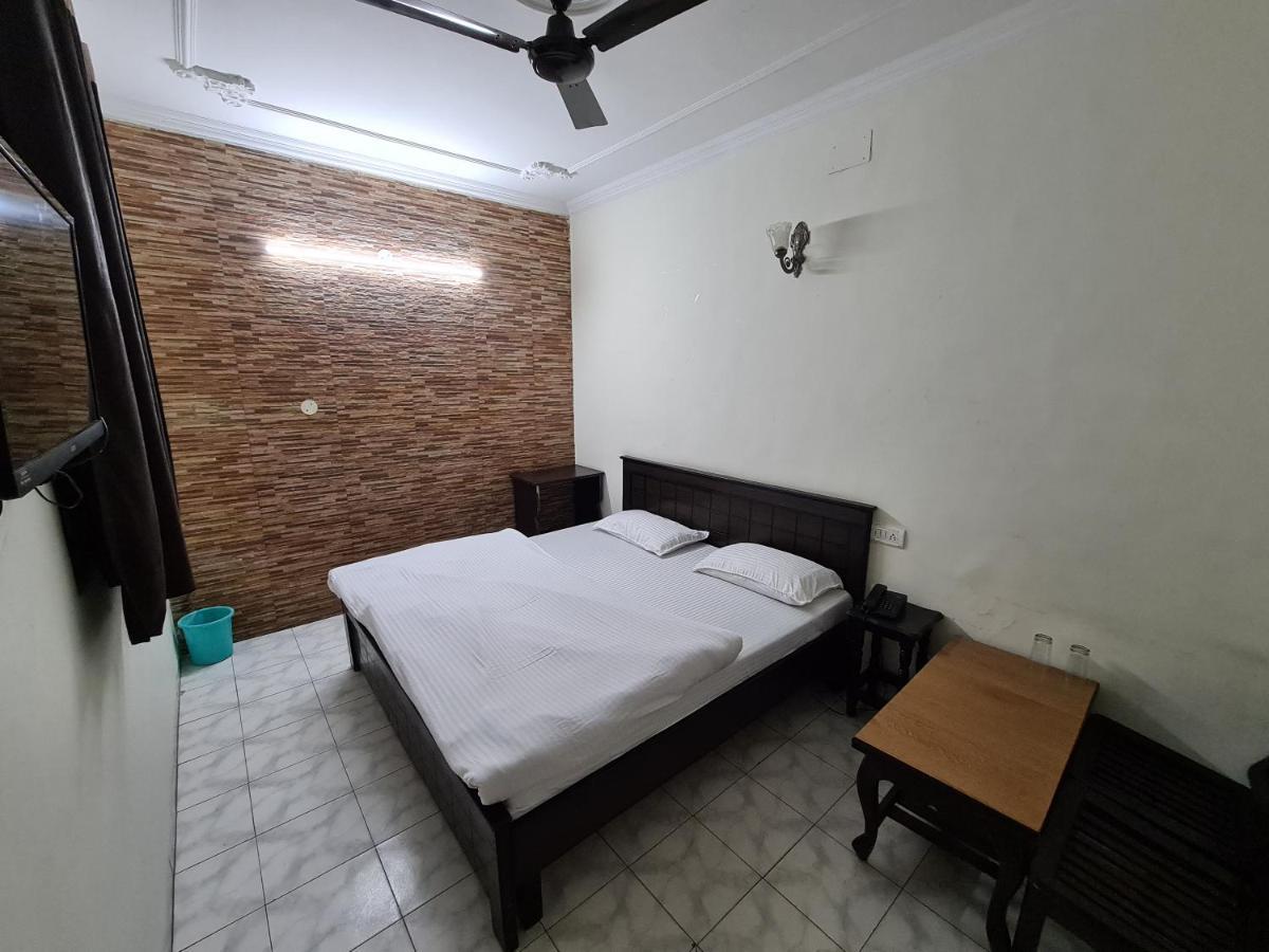Hotel Victoria Chandīgarh Екстериор снимка