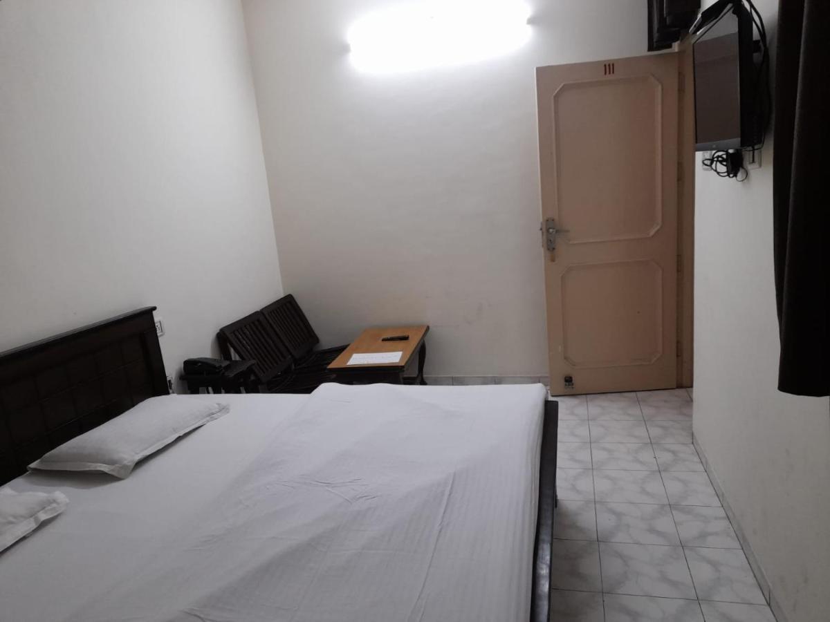 Hotel Victoria Chandīgarh Екстериор снимка